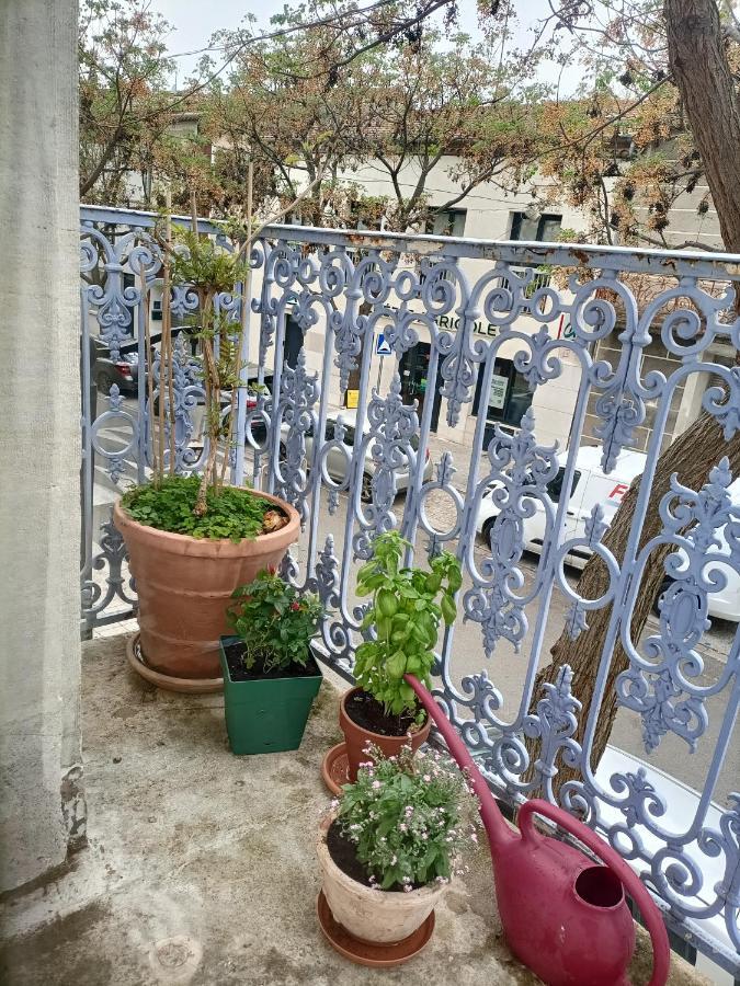 A Deux Pas D'Avignon Villa Aramon Ngoại thất bức ảnh