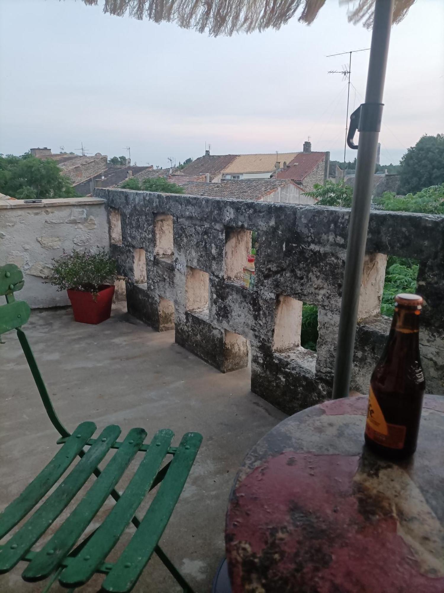 A Deux Pas D'Avignon Villa Aramon Ngoại thất bức ảnh